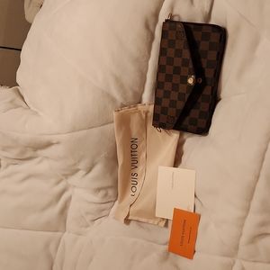 Generic Pouchete L V